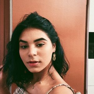 Meet your Posher, Alondra